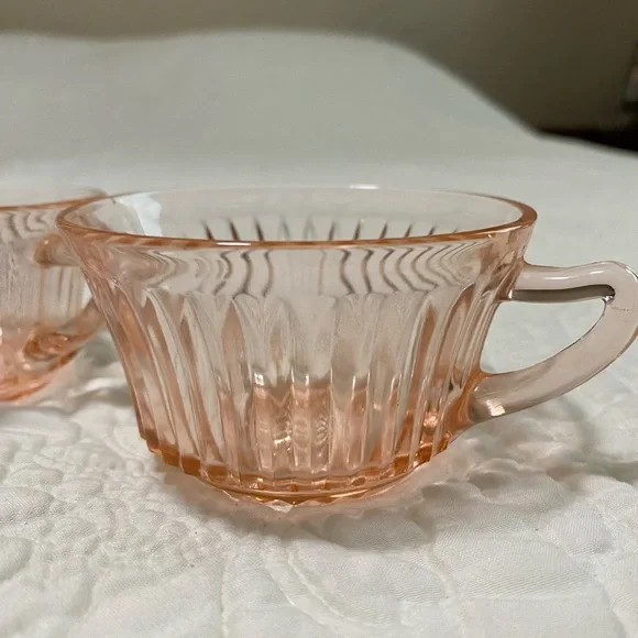 Elegant Pink Depression Glass Teacup Set of 4.
Manufactured by Anchor Hocking. - Picture 7 of 8